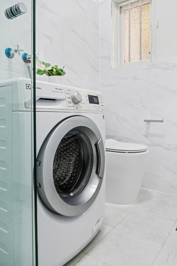 Burwood New 2 Bedroom 2 Bathroom Apartment 시드니 외부 사진