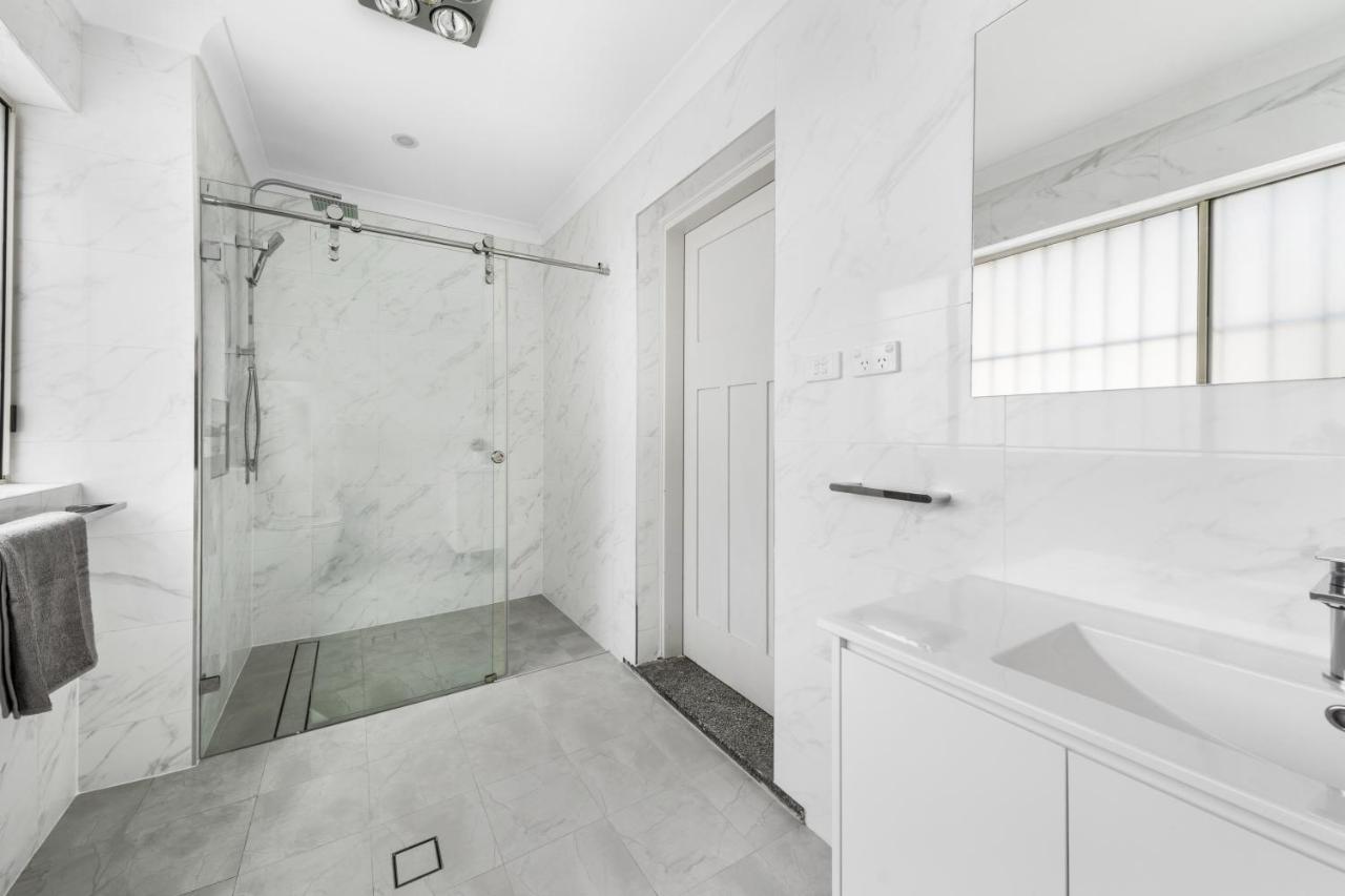 Burwood New 2 Bedroom 2 Bathroom Apartment 시드니 외부 사진